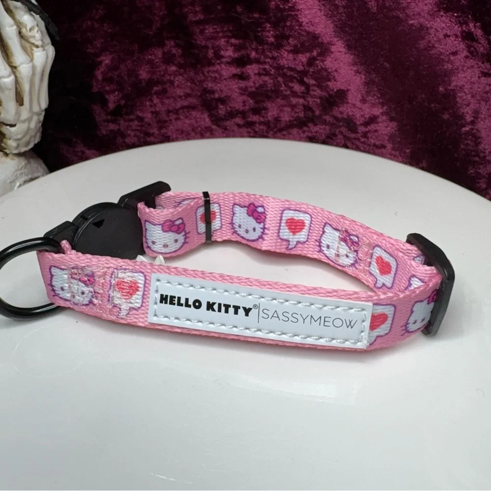 Sassy Meow Sanrio Hello Kitty Pink Heart Break Away Cat  Collar & Leash - MEDIUM